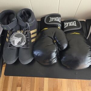 Everlast Black Boxing Gloves and Shoes Set